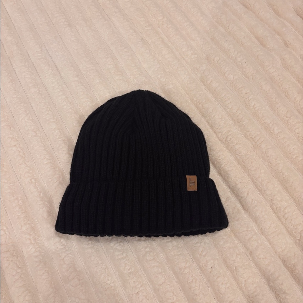 Black ribbed, knitted fleece lined beanie